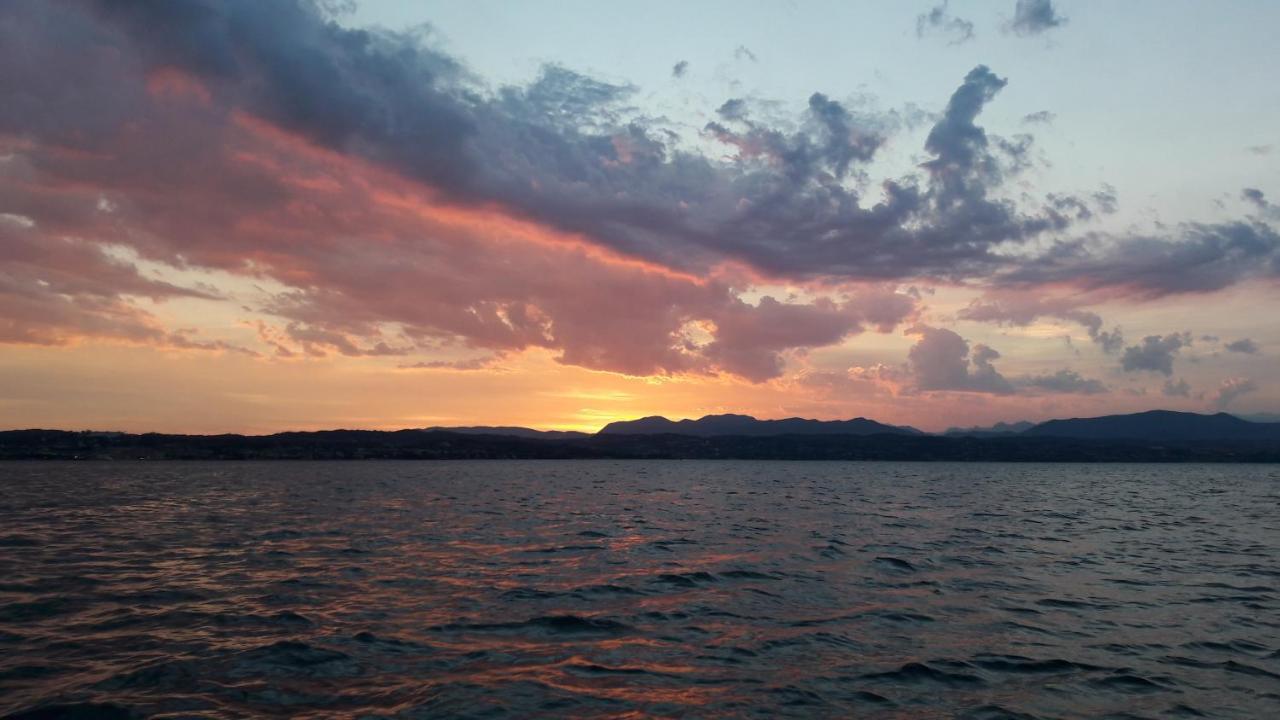 Eve House Gardalake Лонато Екстериор снимка